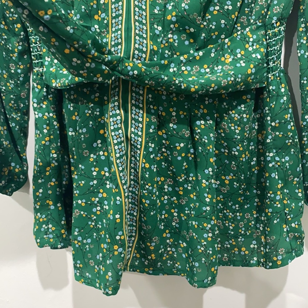 Max-Studio Crepe Tie Front Blouse Size Small - Picture 9 of 14